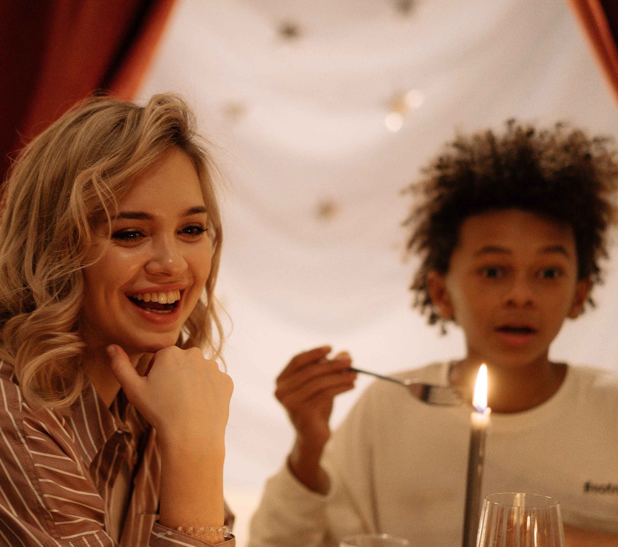 When invitations to dinner parties start rolling in during the holidays, be sure to RSVP. It’s an easy way to show your host courtesy and respect. Photo: Cottonbro from Pexels