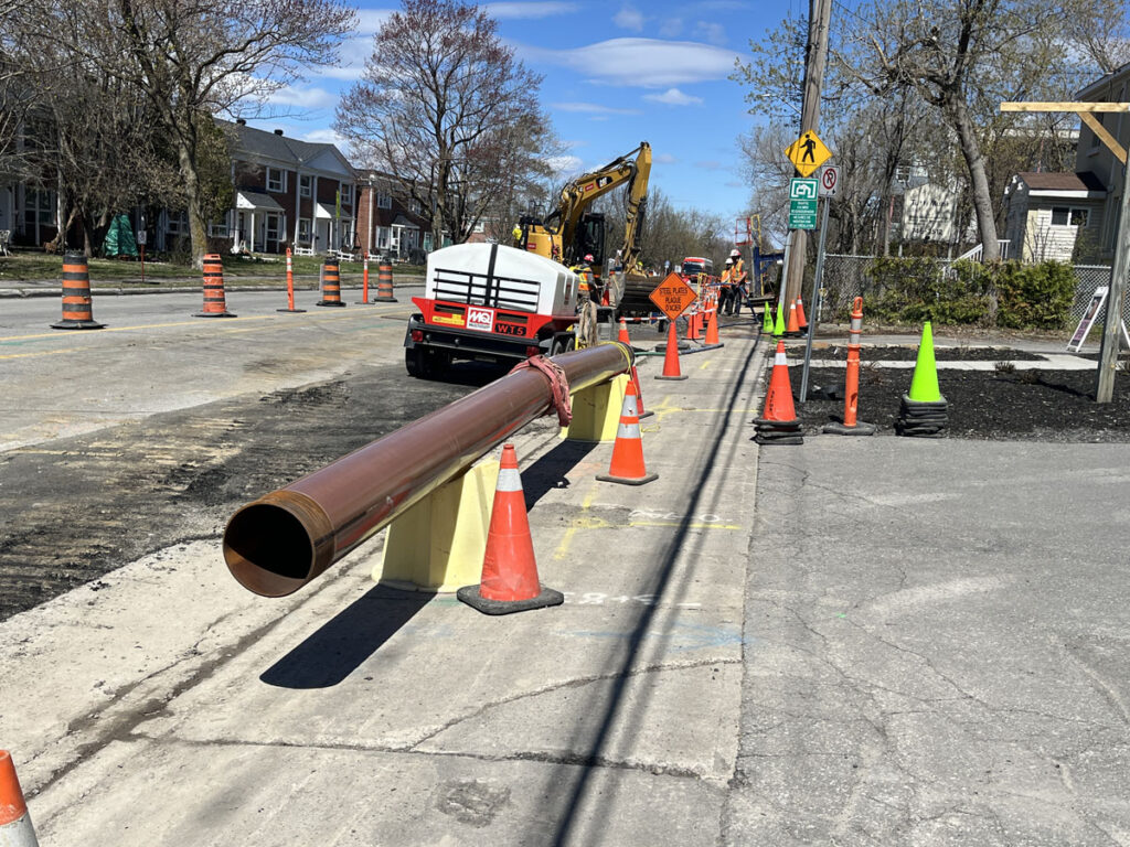 Enbridge Gas will be replacing close to 14.4 kilometres of its natural gas distribution network, most of it along St. Laurent Boulevard. Here, part of the gas line is replaced between Quelque Chose Patisserie and Bread and Roses Bakery on May 1. PHOTO: RYLAND COYNE