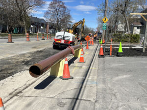 Enbridge Gas will be replacing close to 14.4 kilometres of its natural gas distribution network, most of it along St. Laurent Boulevard. Here, part of the gas line is replaced between Quelque Chose Patisserie and Bread and Roses Bakery on May 1. PHOTO: RYLAND COYNE